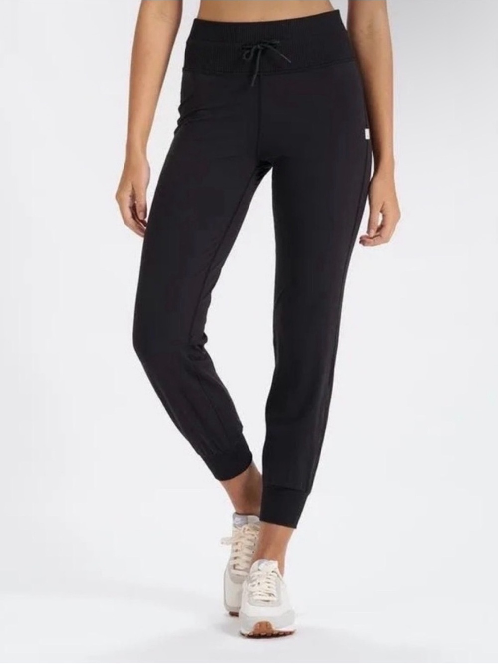 Vuori Daily Jogger Black Ribbed Waist Pants — Size Medium